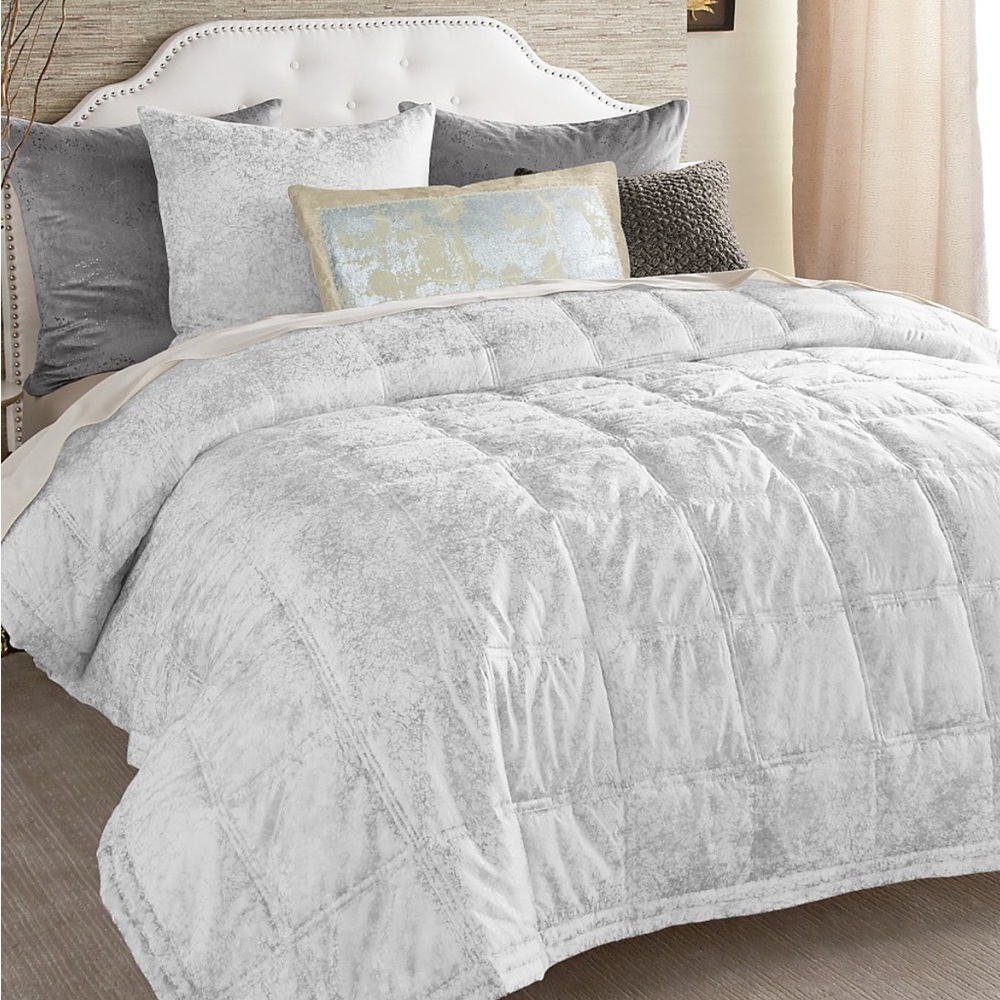 Michael ARAM Quilted Metallic Textured Coverlet, King. Ivory